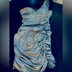 ! ADRIANNApapelliHailey Logan METALLIC SILVER mini cocktail dress  SZ true SZ 2!